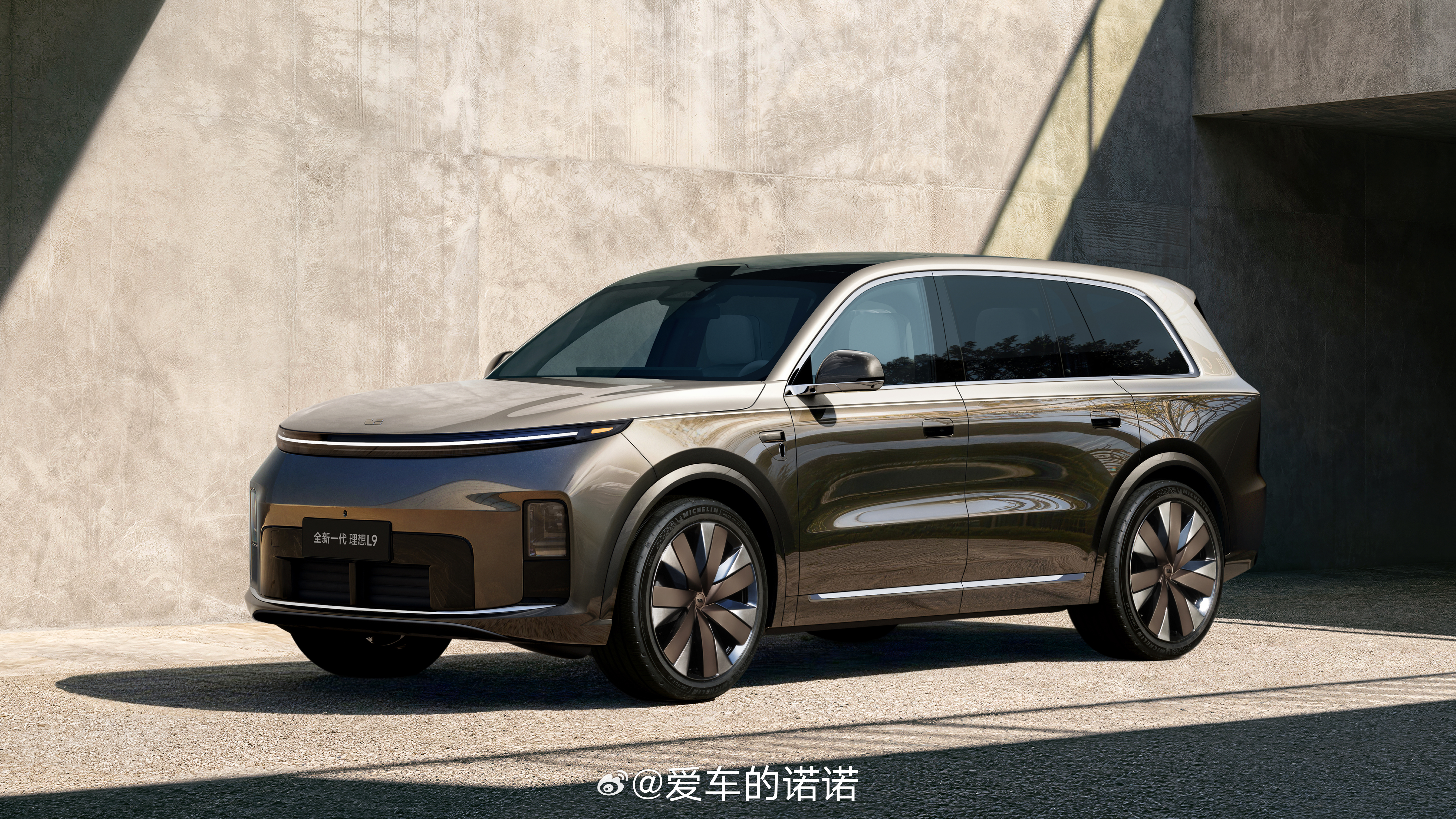 全新一代的理想L9正式亮相，Livis版55.98万。理想一直强调“车和家”这个