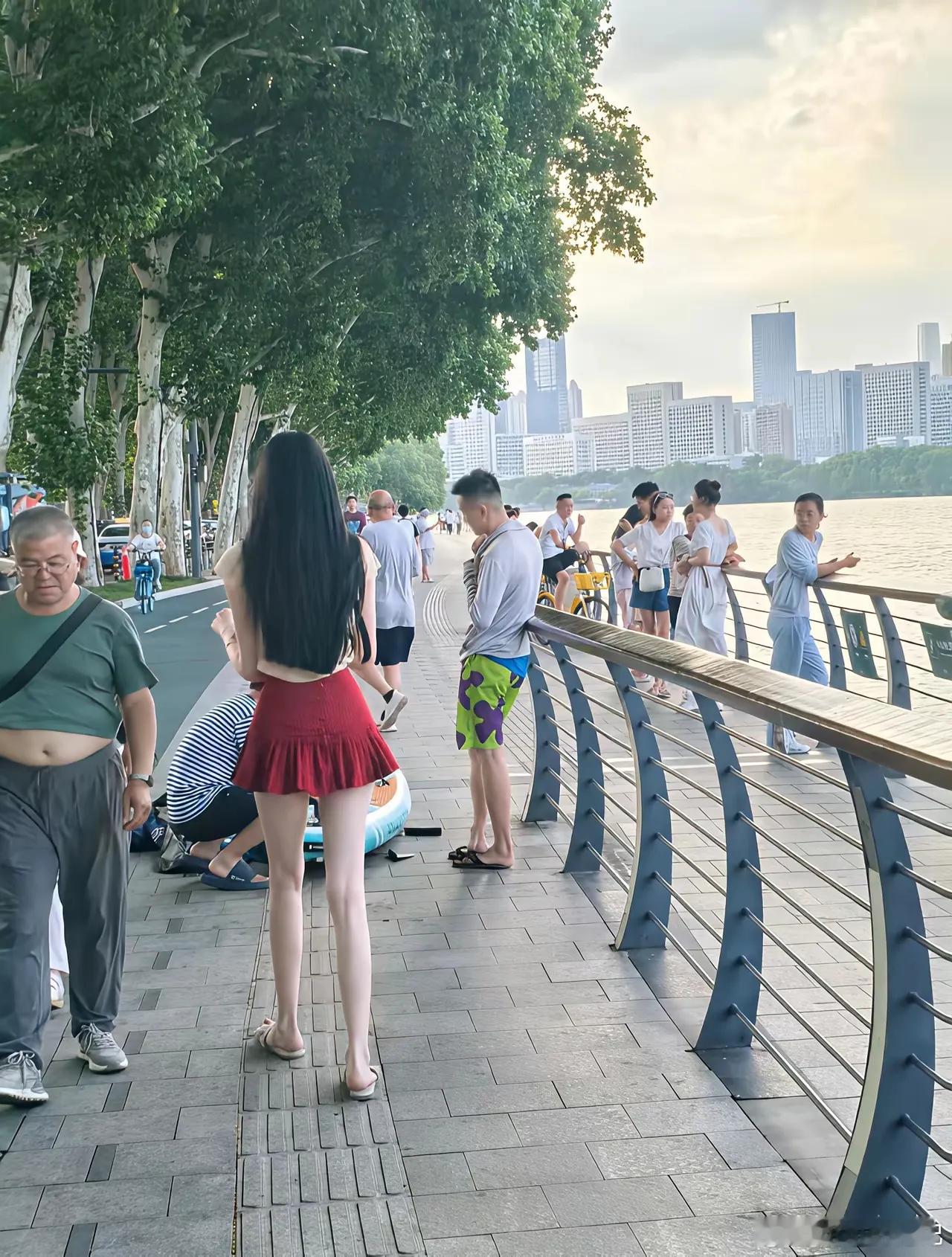 周四盘前思路今天有色金属基本上强度拉满了，今天没做有色金属，明天再去也被动了，板