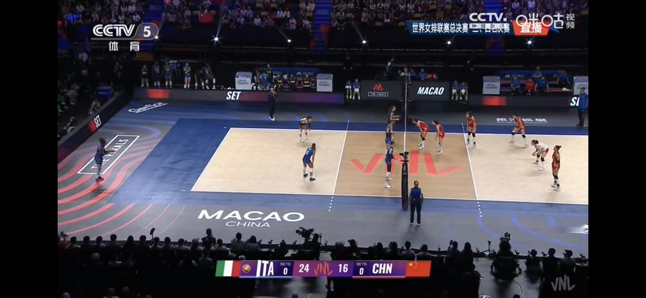 中国女排的季军战正在进行时，16:25

开局就是2:8，然后很快就大比分落后，