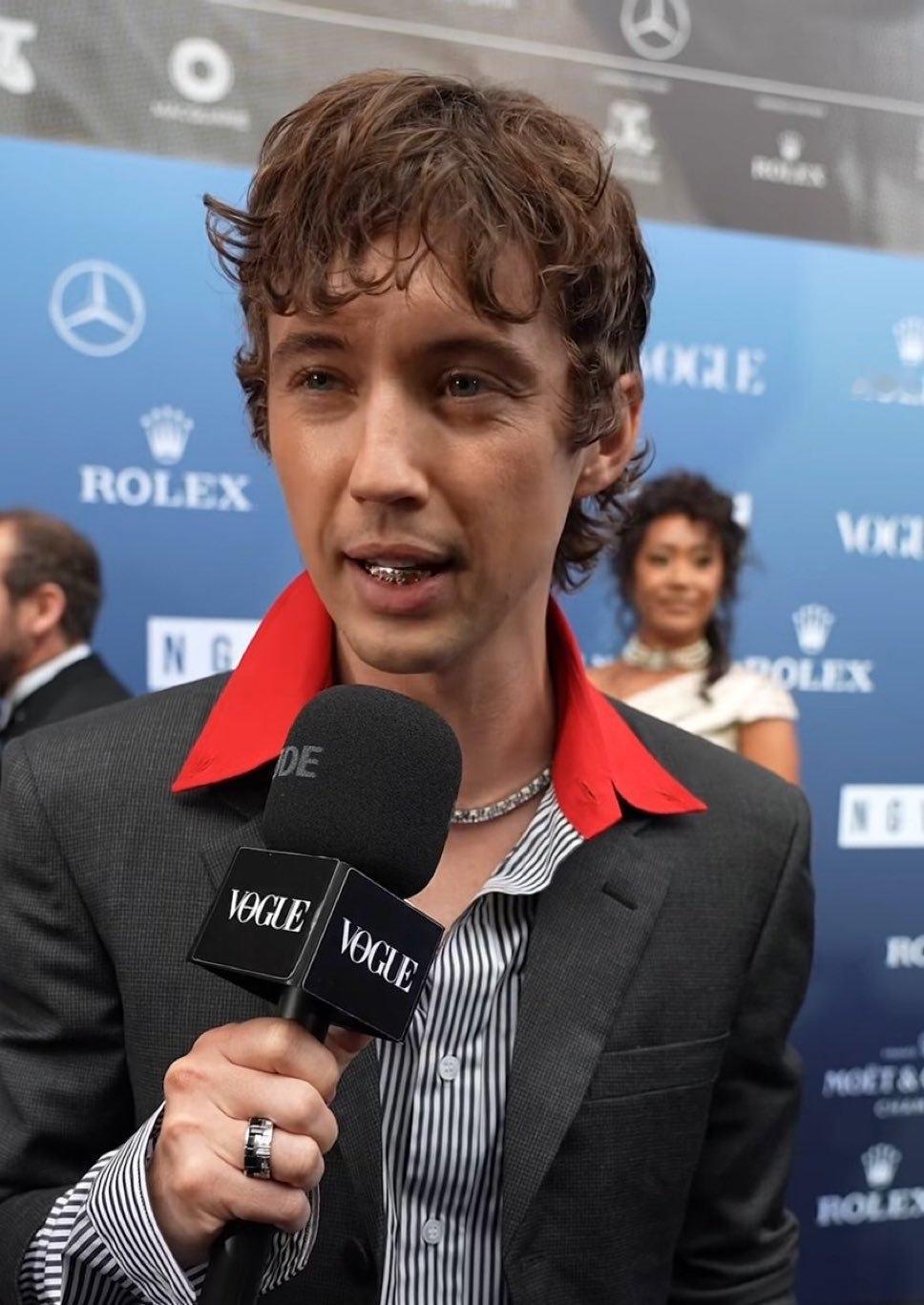 Troye Sivan，于1995年6月5日出生，今年30岁，是澳大利亚流行歌手