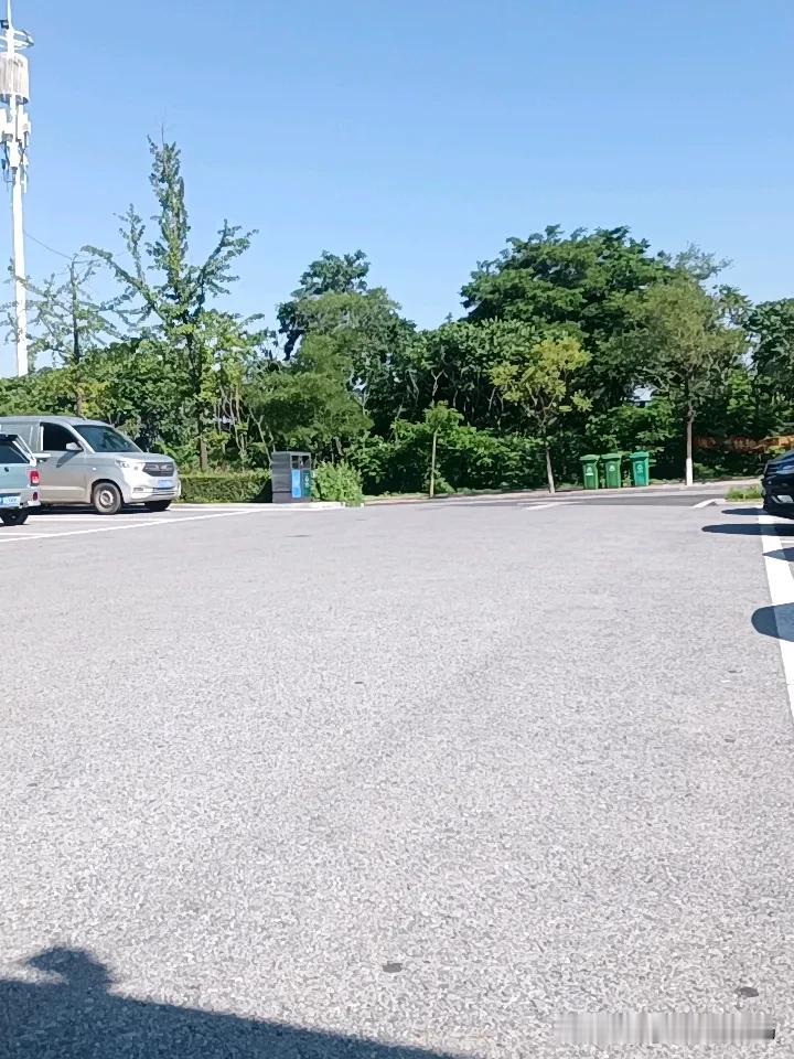 同方的整条科技产业链的溯源层级可以一句话钉死：
1、终端产品（光模块、服务器）=