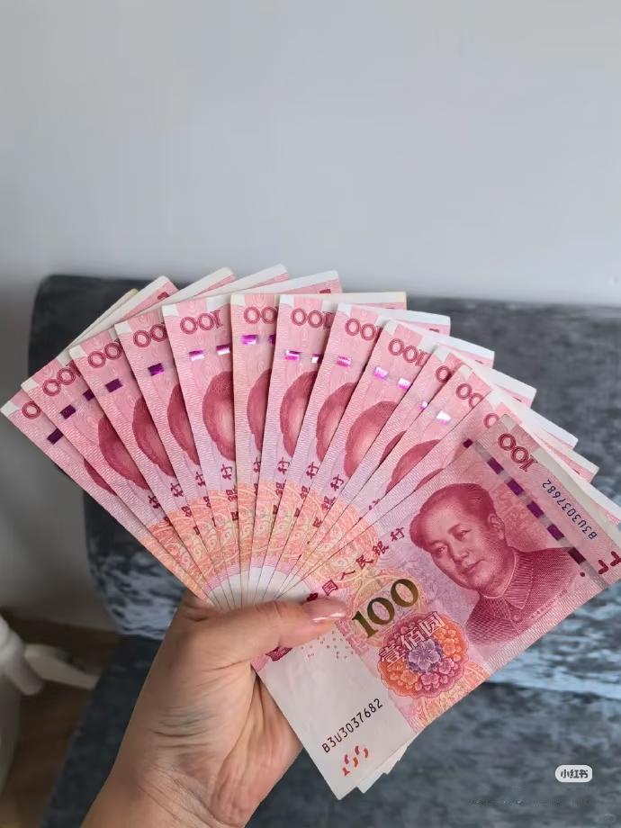 说出来很多人不理解，我现在消费，优先用现金，不再依赖手机扫码。
       不