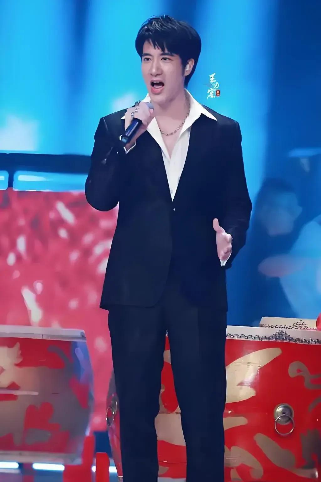 王力宏的回归，这波操作可以说是“排面拉满”了！从央妈的宣传到各大音乐榜单霸榜，简