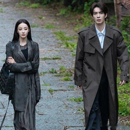 迪丽热巴新剧角色很枭张你说什么是女王 ​​​