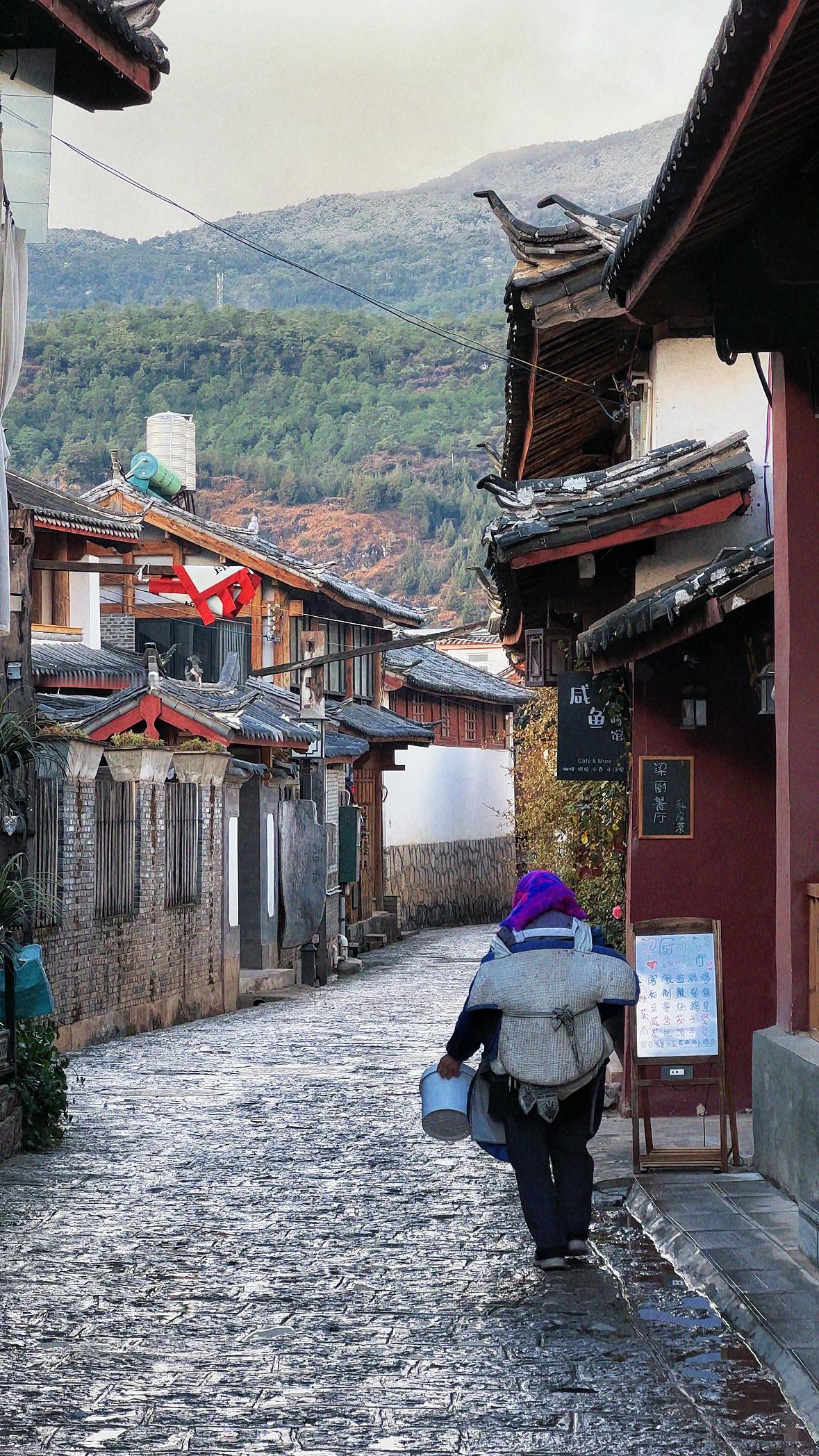 🏅来白沙玩，记得这几个必打卡：1. 🏠清晨漫步古镇，感受纳西族老奶奶的慢生活