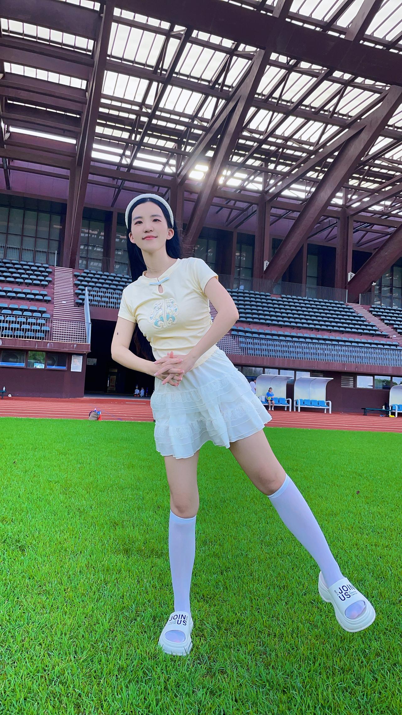 今日穿搭(OOTD)今日穿搭ootd，白裙搭配白袜，整体更清纯ootd穿搭展 穿