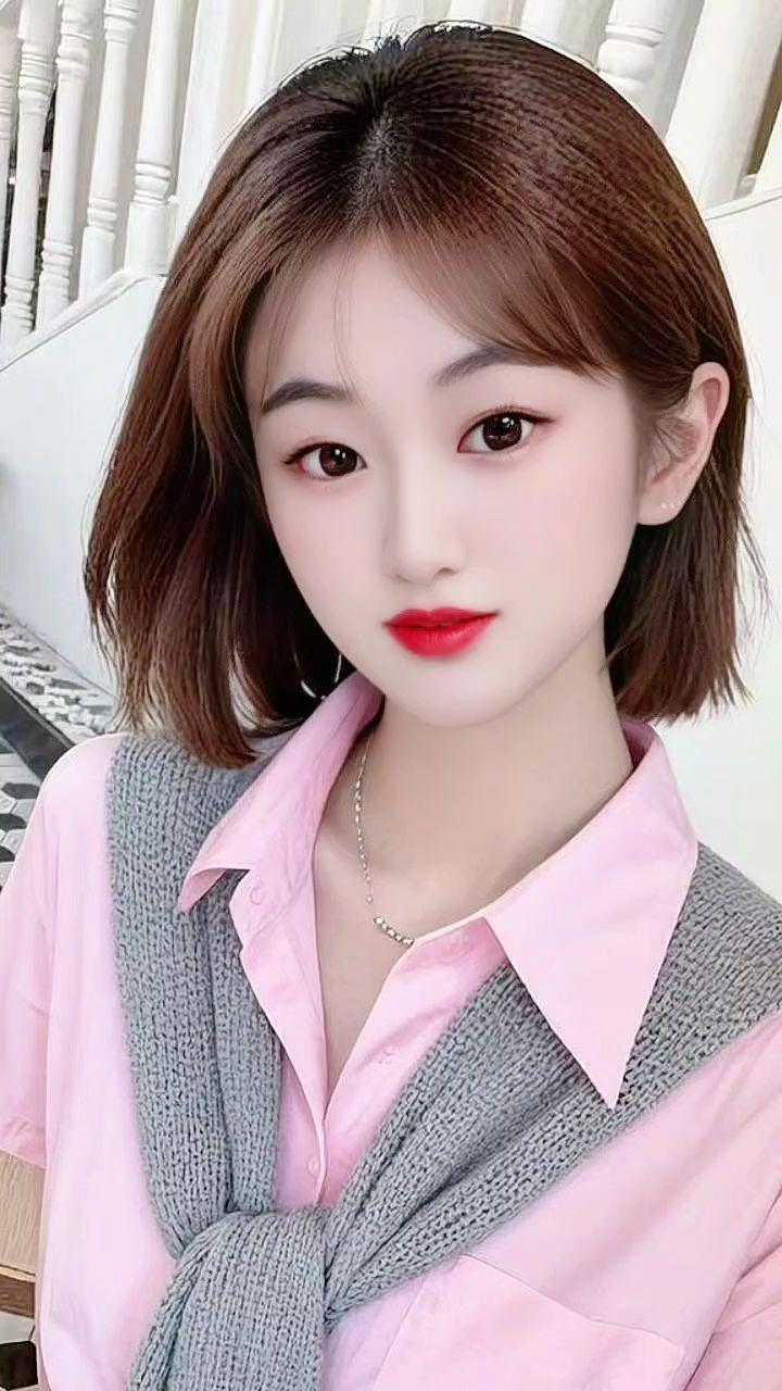 清纯甜美 干净利落 短发女生 青春的样子 爱拍照爱生活