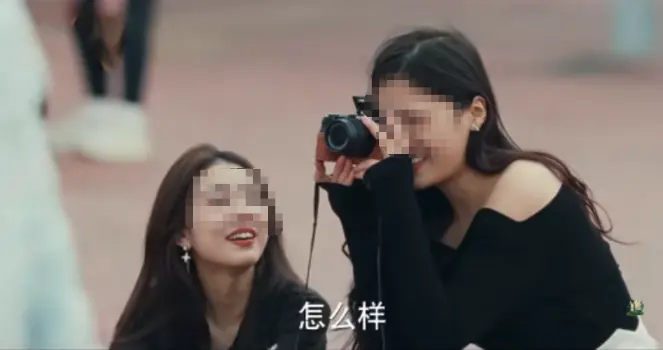 女生发现自己出现在热播剧中，有2秒镜头还配了字幕……