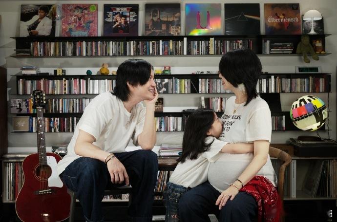 五月天怪兽：四个人可以做很多有趣的事喔。恭喜团长二胎得子，现在是一家四口了！！五