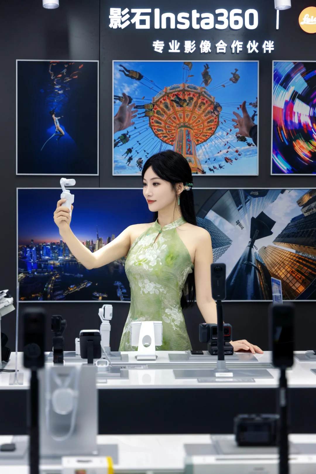影石体验店天花板，试机出门就是水墨周庄