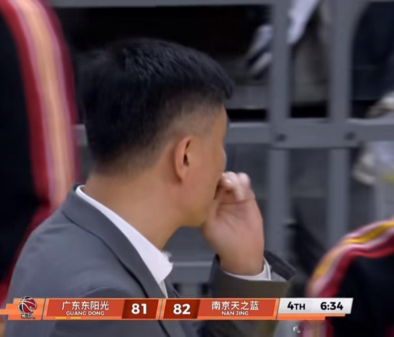 哦嚯…银河战舰广东队被反超了广东男篮vs南京男篮徐杰受伤