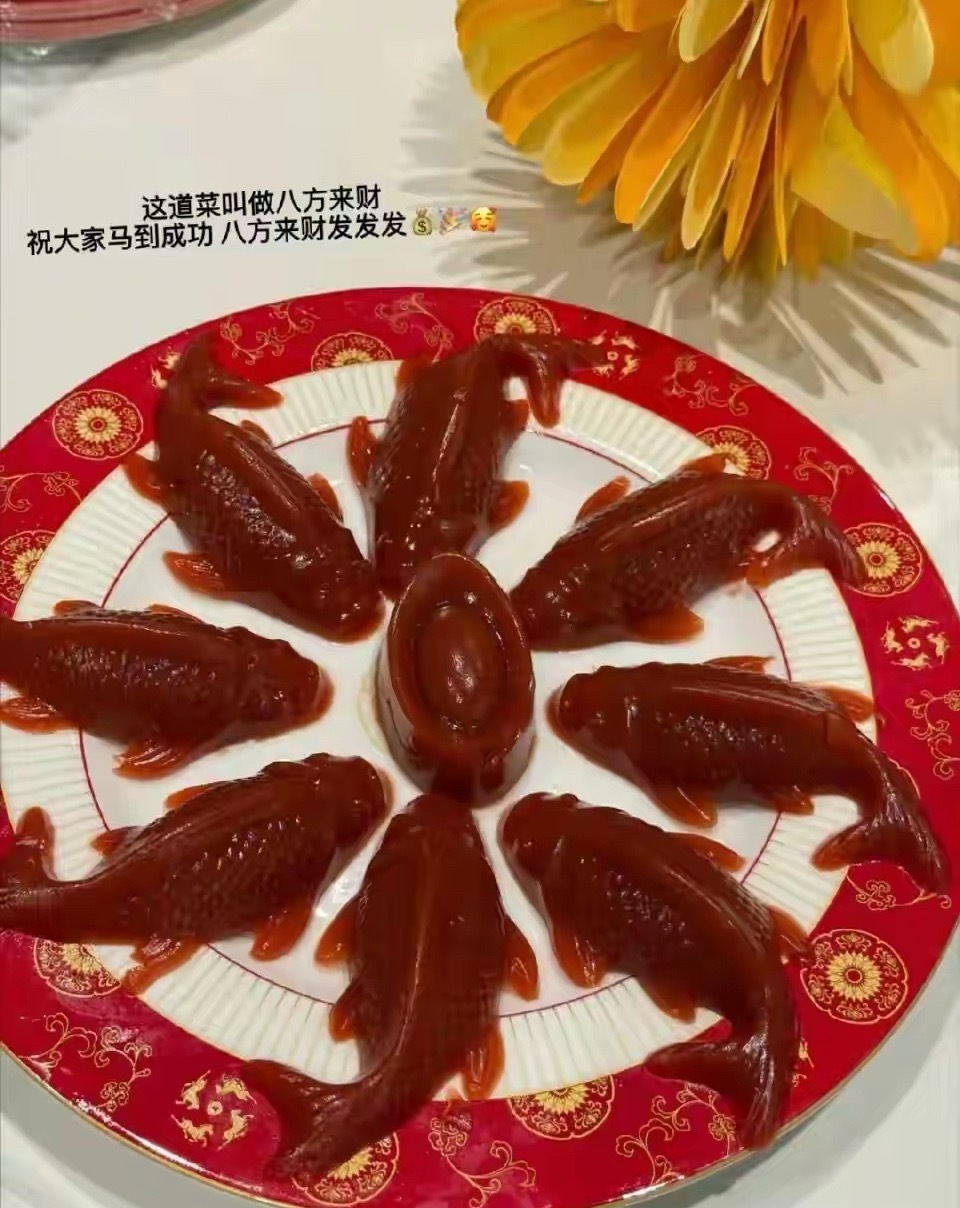 潘玮柏老婆晒年夜饭火出圈！24道菜配1.68亿豪宅，她凭啥被宠上天 