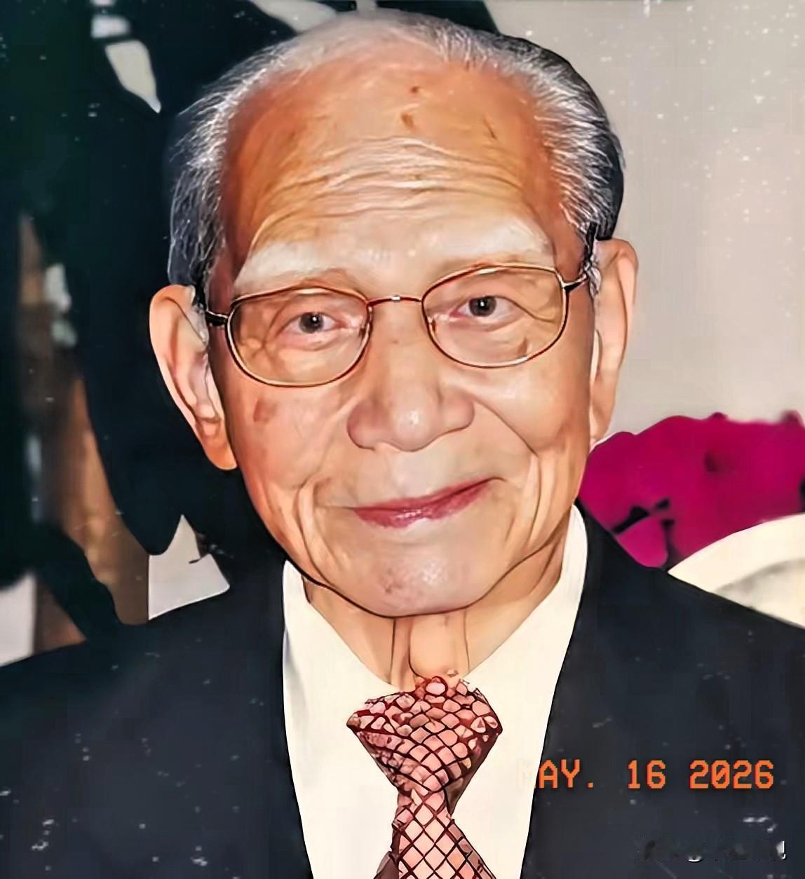 1949年，一名被俘的国民党副师长见到我军团长过来，立刻大喊：“老同学，我是自己