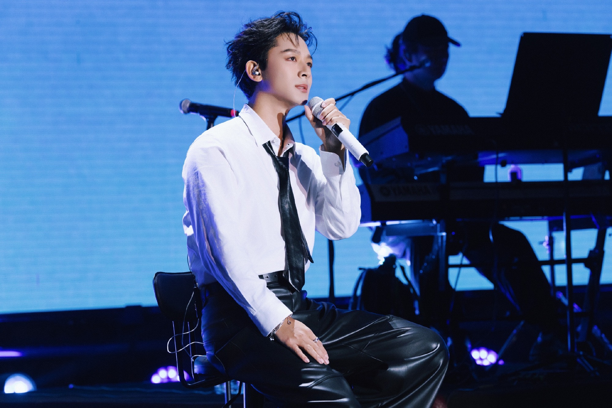 其实我觉得张晚意给我们介绍过噪音指尖陀螺挺有意思的。简直就是看了都觉得非常的有趣