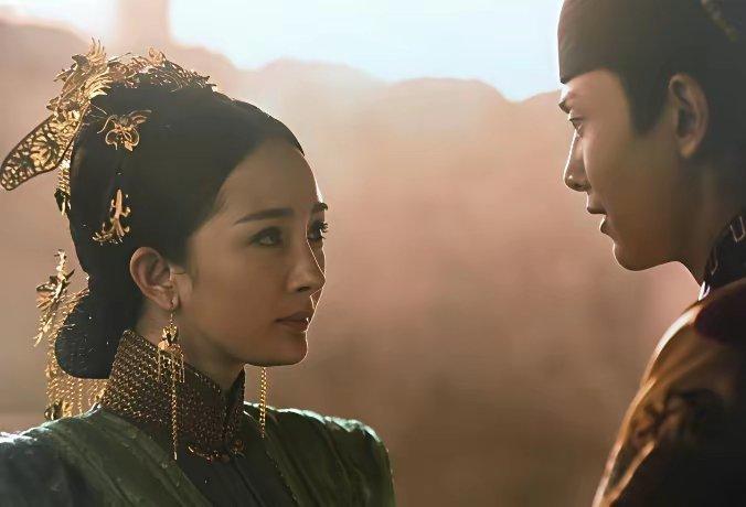 杨幂正剧氛围感杀疯了！往那一站就是鲜活的时代画卷
 
正剧出身的杨幂果然不一样！