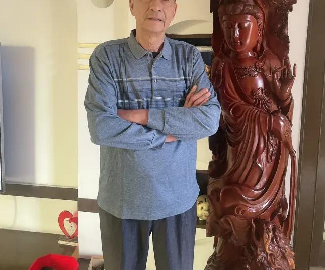 河南一70岁老人去四川参加酒席，给外孙一个888元的红包，喝了2杯五粮液。不料，