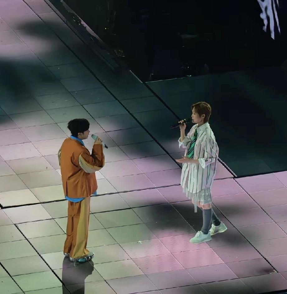 唱哭全网！李宇春吴青峰神仙友情，歌名藏着双向浪漫
 
        3月15日