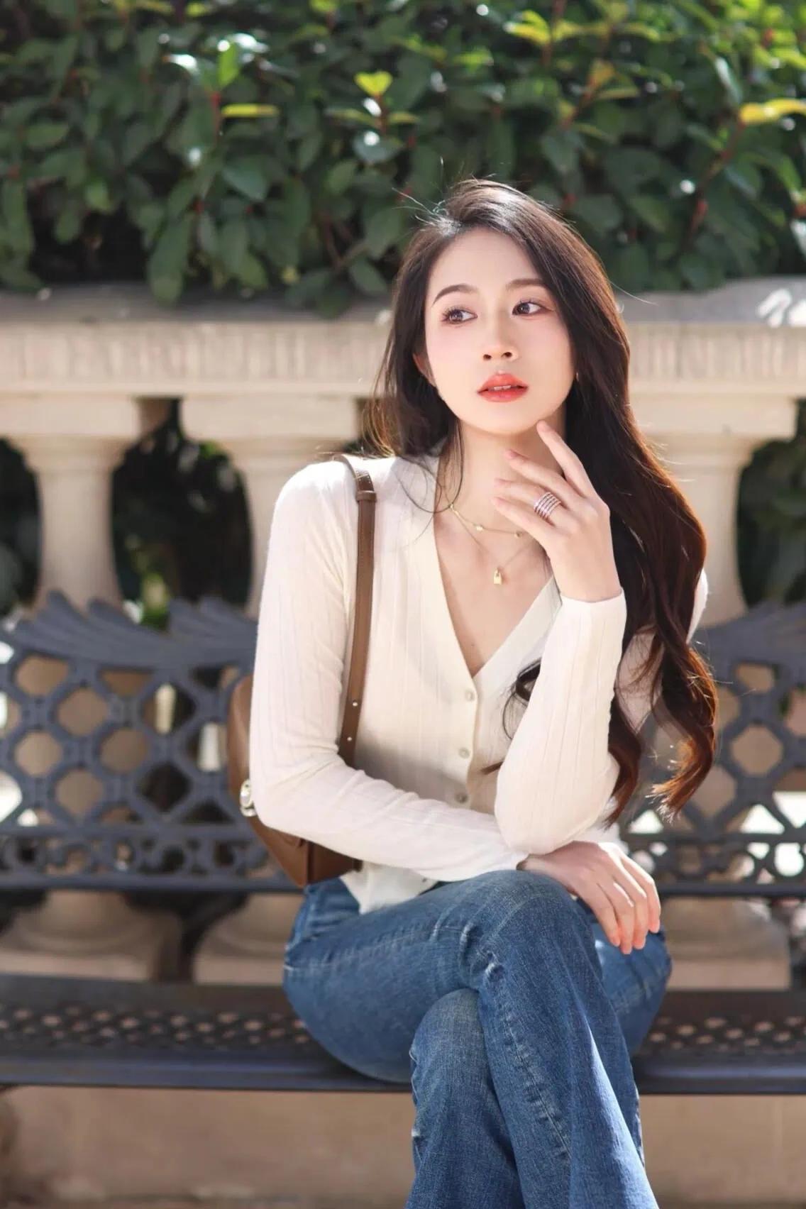 一个性学专家说:“但凡有点姿色的已婚女人,自己愿意的话,都不止一个男人。稍有点姿