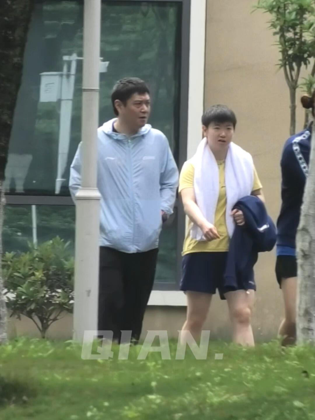 莎莎信任谁，一眼就看到了，邱指导和孙颖莎走在一起，太舒服了，感觉就不一样！
体能