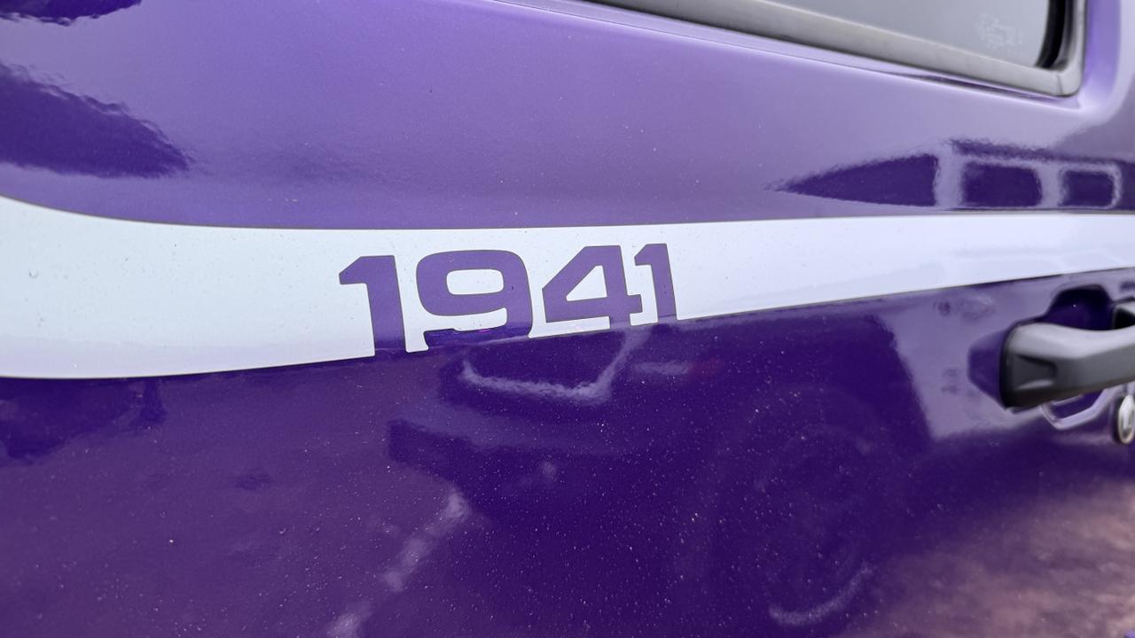 今年是Jeep85周年
而今天它在林芝巴松措景区
发布了3款限量特别车型
第一台