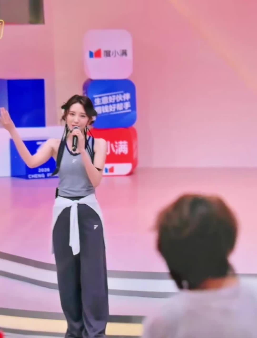 濛主就这样左拥右抱～