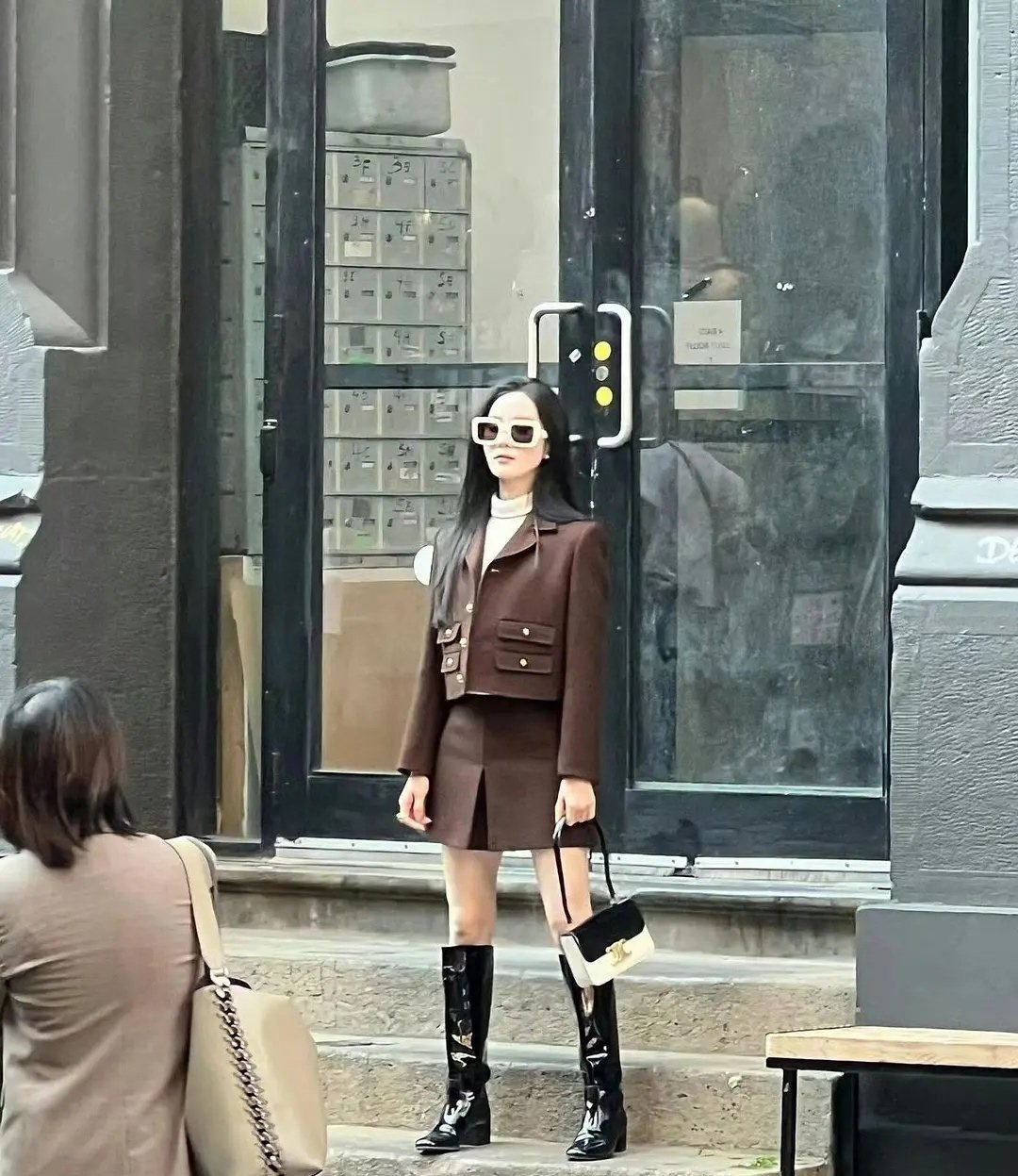 刘诗诗路人生图，竟然土的这么显眼 ​​​