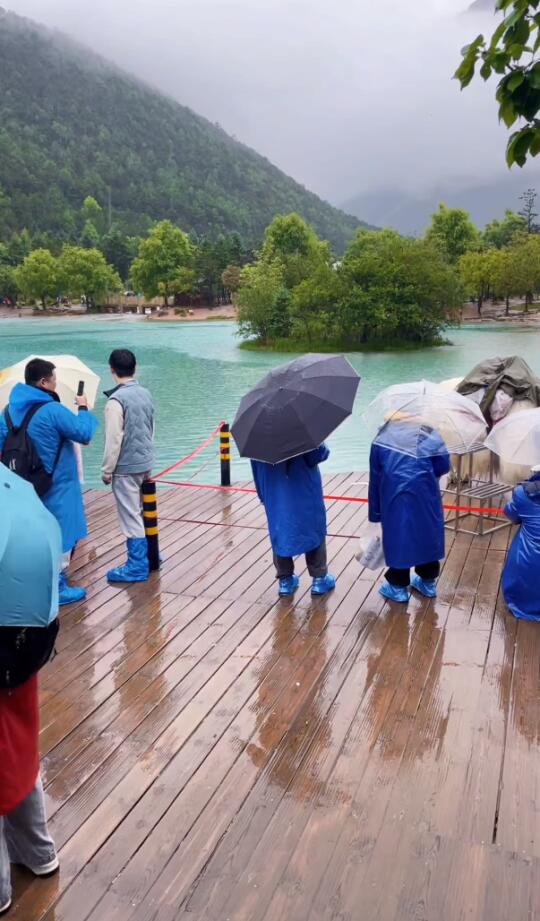玉龙雪山7月5号实况，雨有点大呀