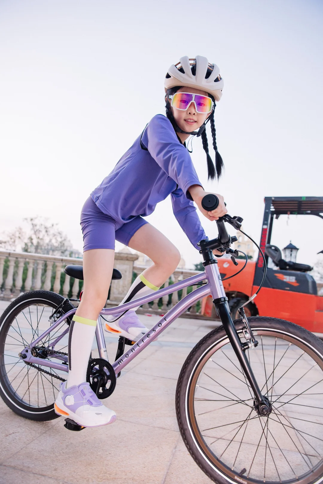 周末去骑车吧！爱运动的女孩都是大长腿～