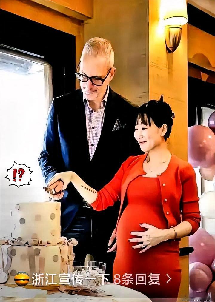 南京陪读妈妈引发热议！挺着孕肚与72岁情夫晒幸福，还倒打一耙指责丈夫
 
南京一