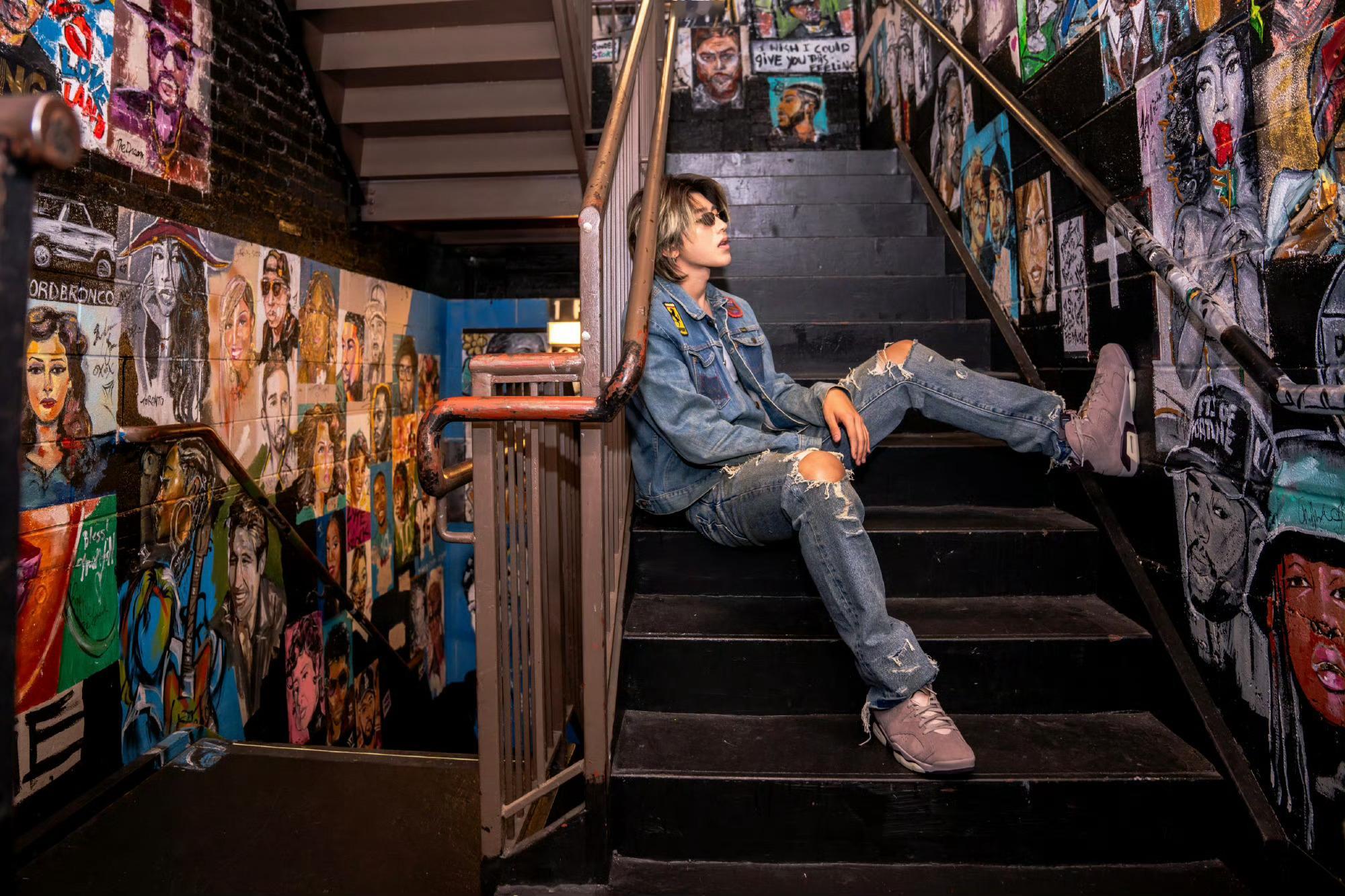 蔡徐坤✖️华盛顿演唱会大片📸PRIVATE POLICY 套装上身尽显复古摩登