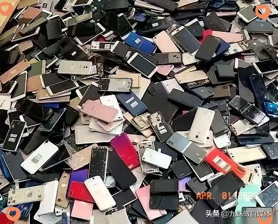 高价收手机这事儿，千万别碰。
他们嘴里说的“提炼黄金”，从头到尾就是个幌子。真正