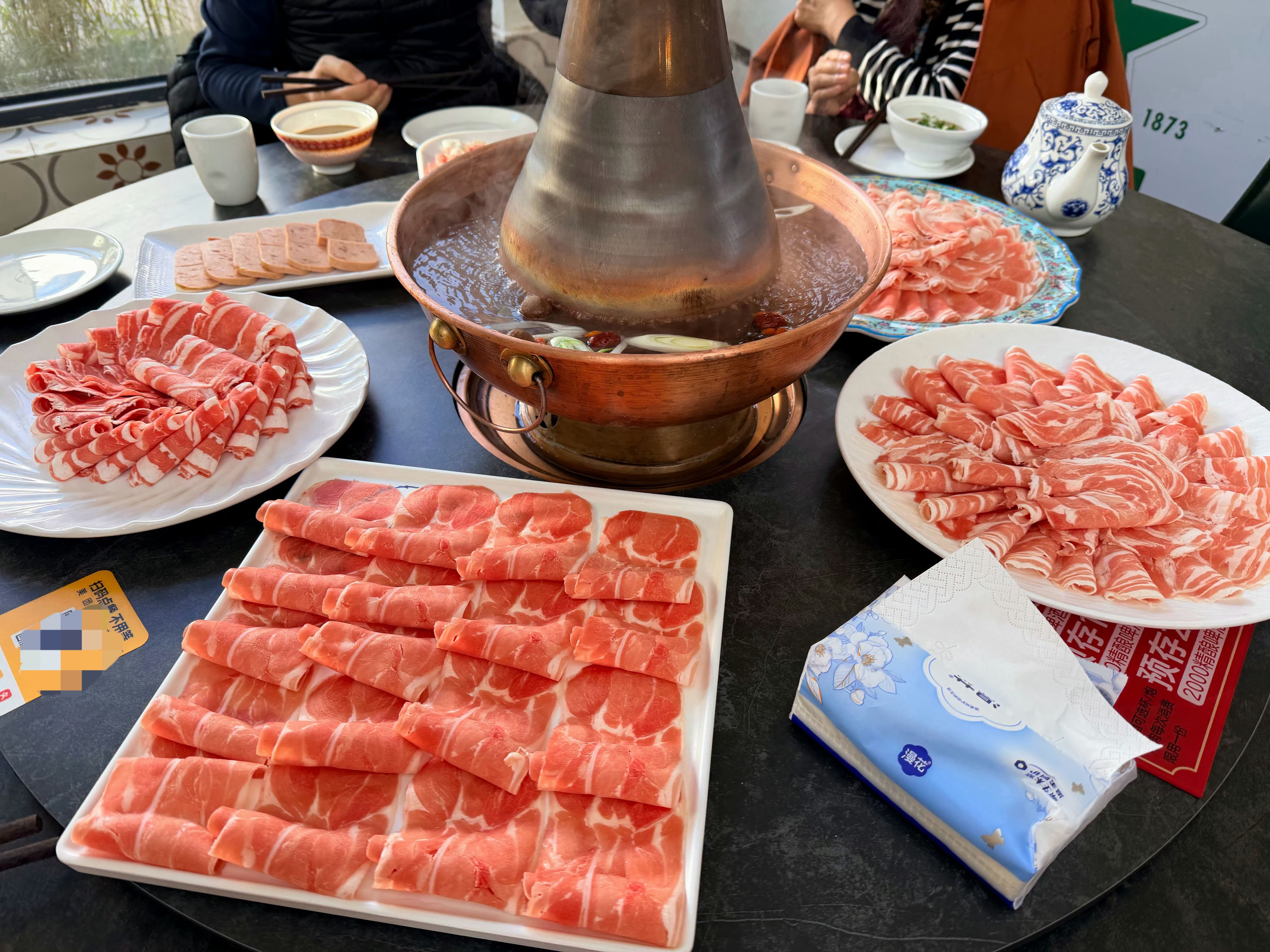 今天冬至 吃的铜锅涮。 