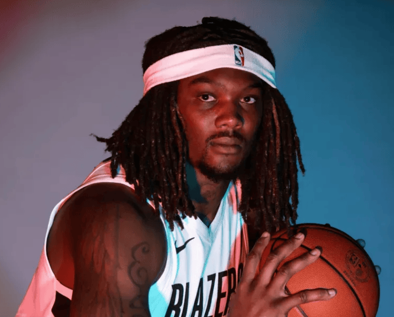 阿夫迪亚：罗威在内线极具威慑力，他回归真是太好了