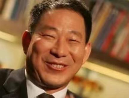 “中国最狂包工头”曾在180天内将700座山夷为平地，坐拥千亿资产拒不上市，登上