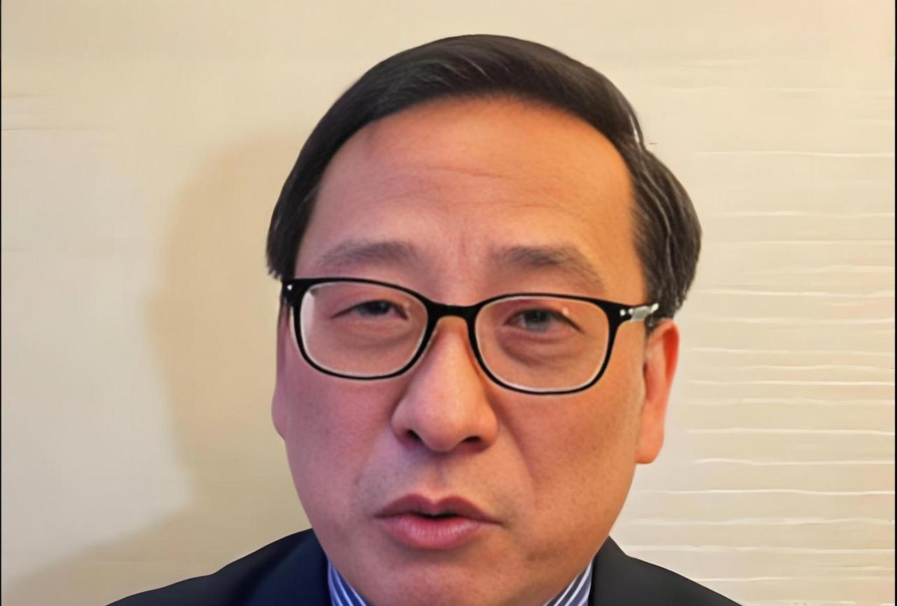 高志凯说我们太老实了，总是在我们自己的岛上跟别人谈“这岛归谁？”。他提出一个重要