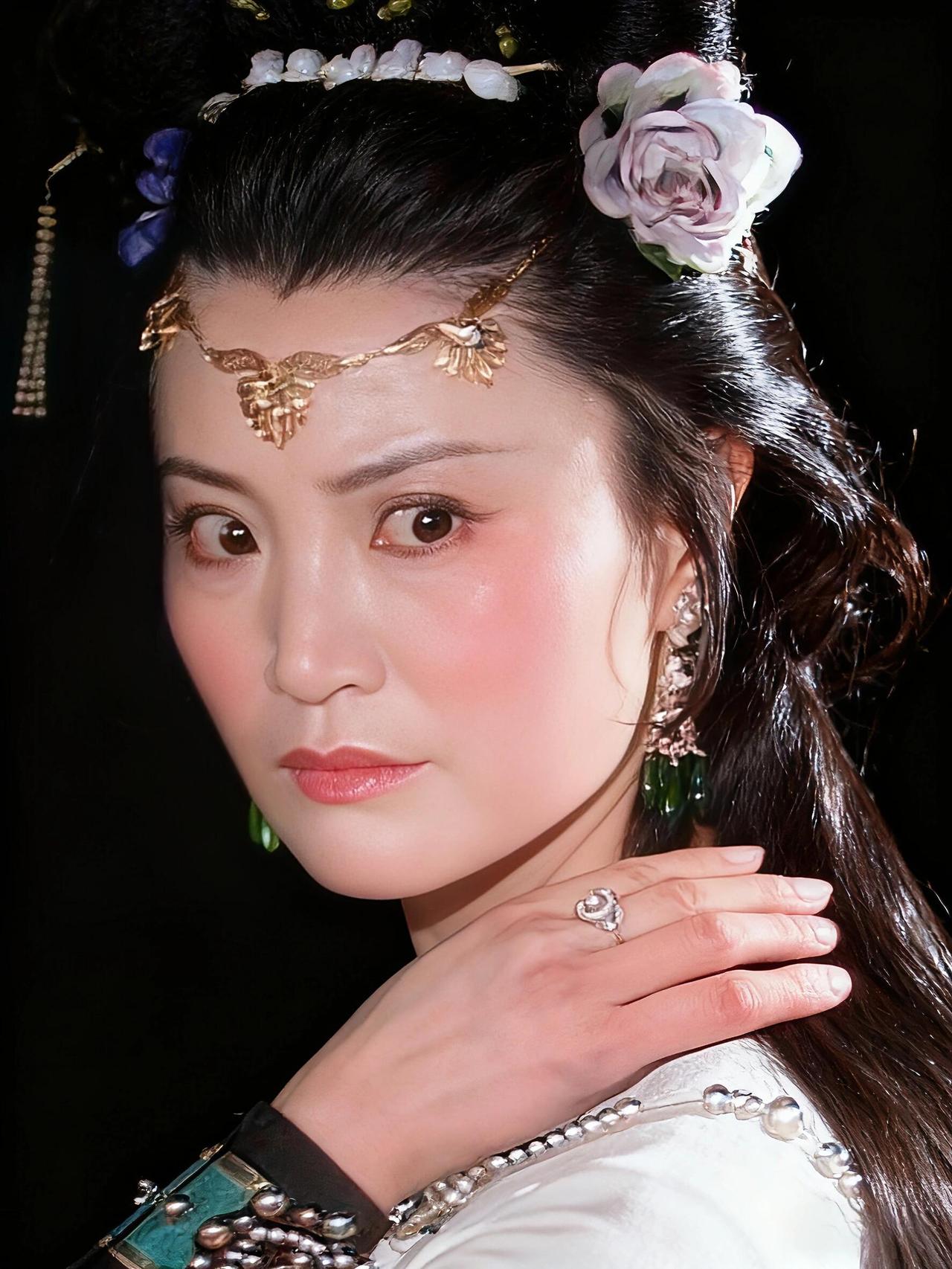 西游记三打白骨精 的高清修复定妆照，瞬间被村妇一家三口的表演狠狠戳中！实话说，从