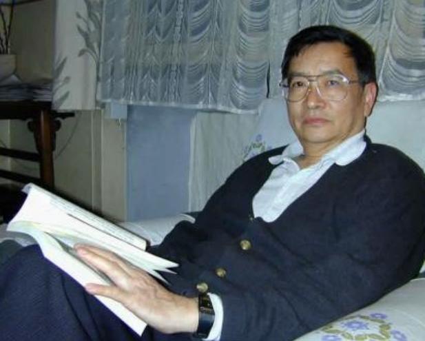 1969年，37岁梁从诫被下放江西劳动，妻子周如枚立刻提离婚，还给儿子改名换姓，