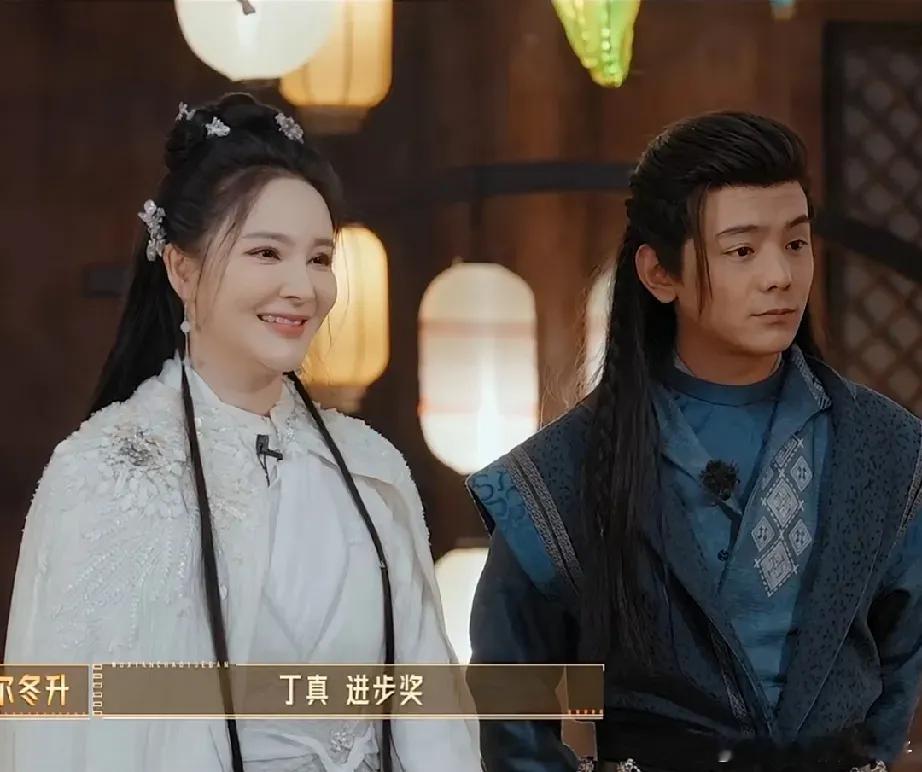 刘涛夸丁真演技打开了天灵盖，刘雨欣反而不够好尔冬升也夸丁真有进步。果然差生前进几