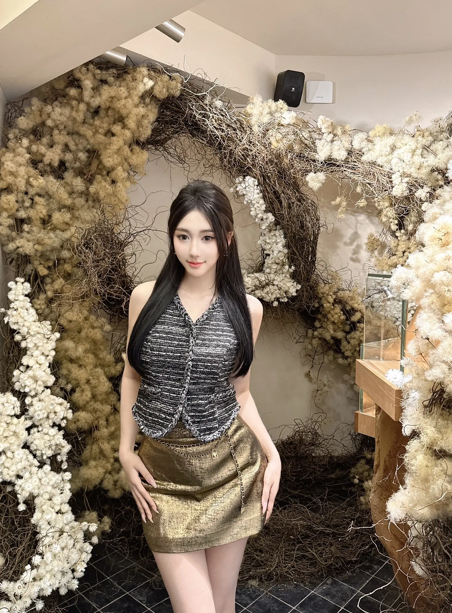 想我的时候大拇指放耳边小拇指放嘴边并说moshi moshi