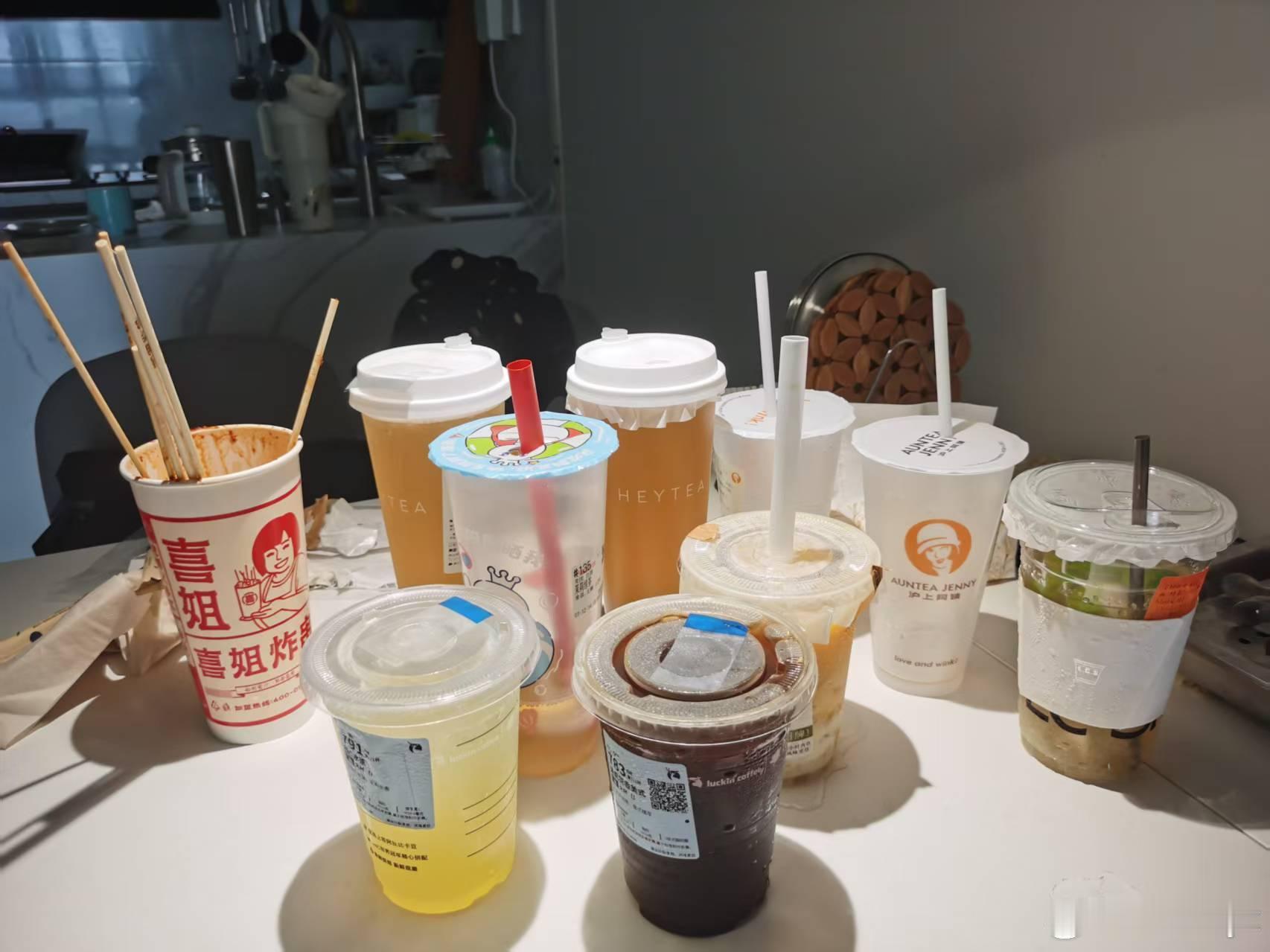 免费奶茶最可怕的是如果自提，很多吃的都免费[泪]你们不要再打啦？！广州的雨太大了