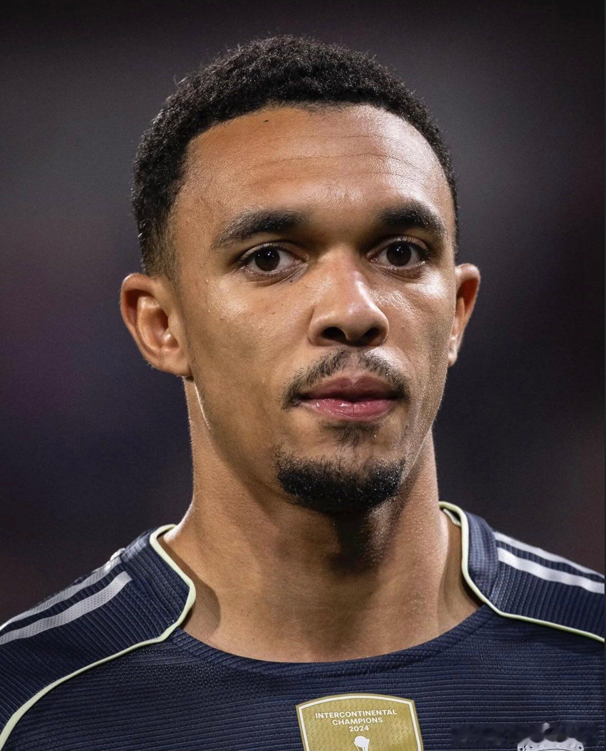 西班牙马卡报赫罗纳1-1战平皇马后对阿诺德的评价："如今的阿诺德在场上显得茫然无