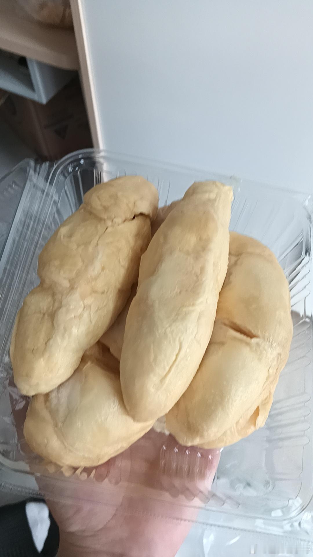 这榴莲闻着好闻，吃着很一般~ 