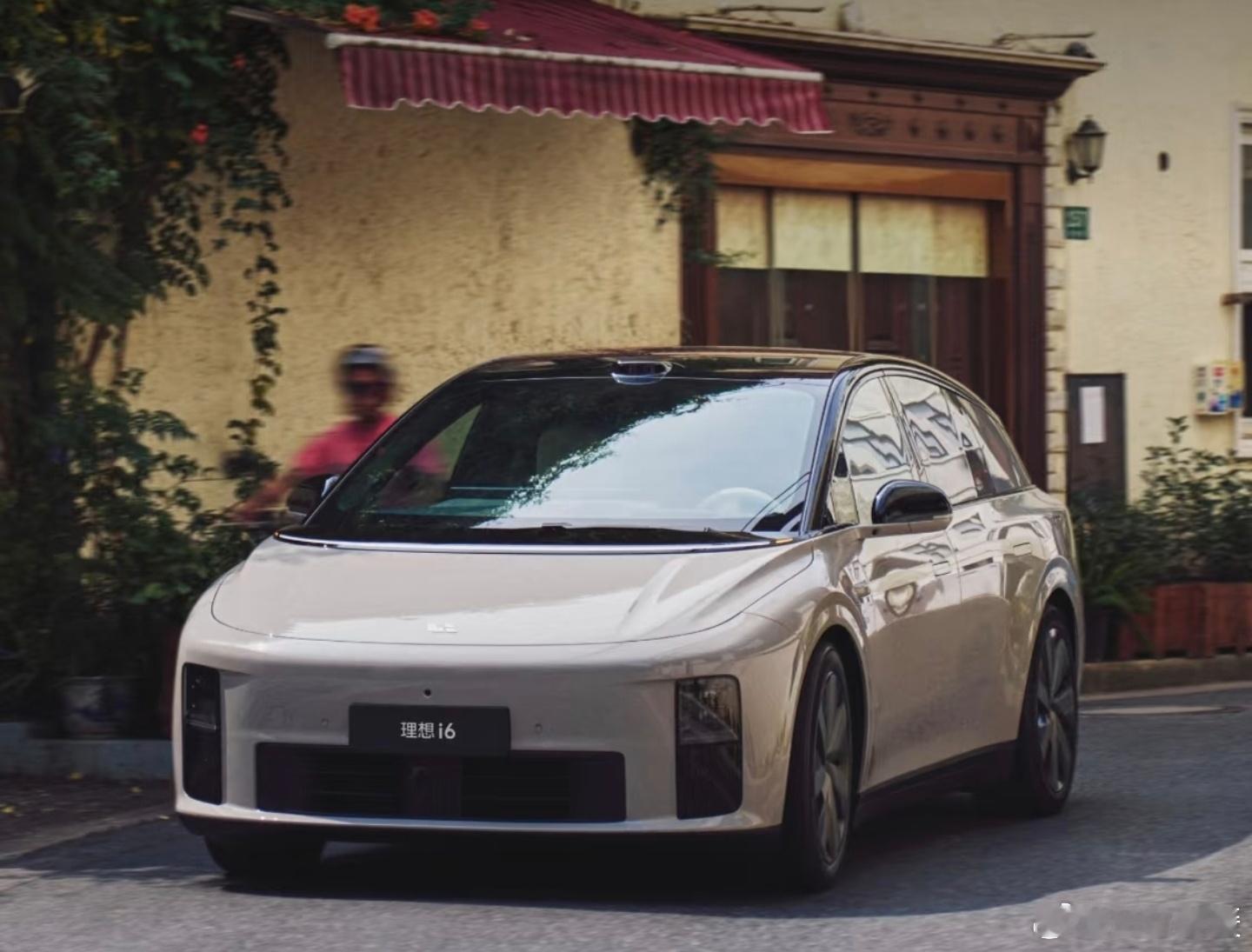 理想真的太争气啦！还记得它没上市的时候，就有好多人唱衰吐槽，现在十万辆顺利量产，