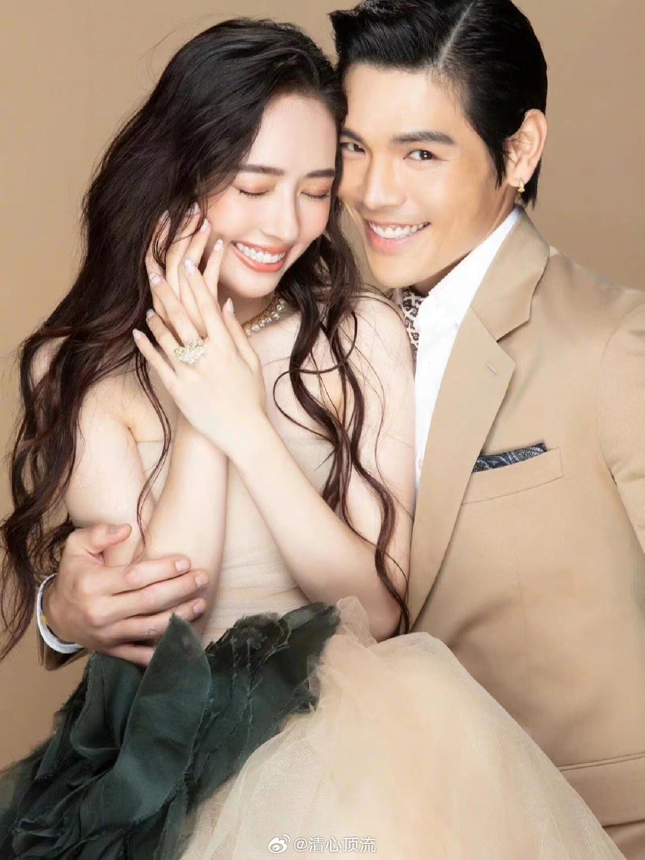 向佐开10个小时车去找郭碧婷向佐和郭碧婷也是很幸福的两个人的，他们是充满了爱意的