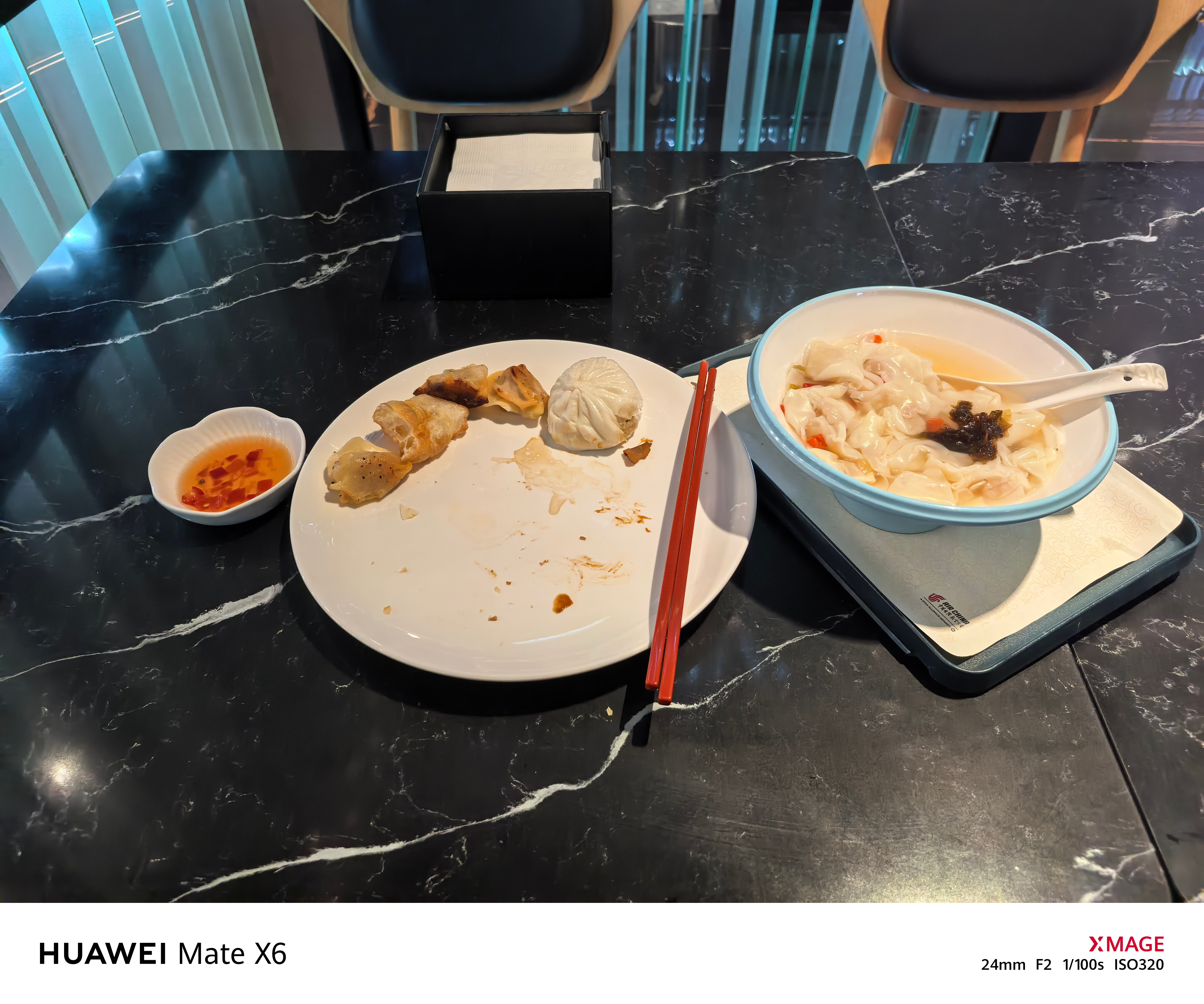 我和很多媒体老师聊天的时候他们都说杭州 T4 的国航贵宾休息室是全国最好的[哈哈