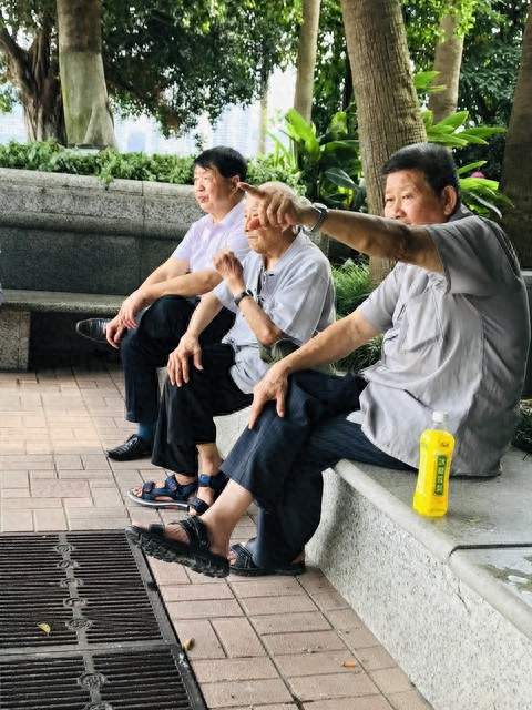 退休金3000和8000的老人，晚年生活到底差在哪？很现实
