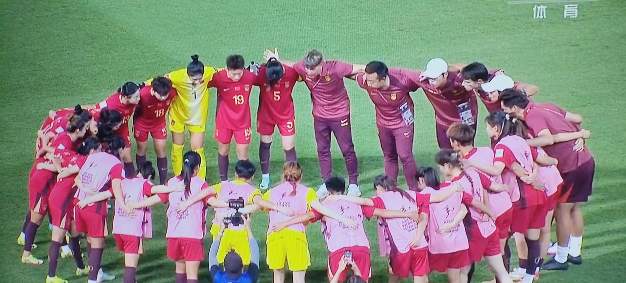 女足U20亚洲杯半决赛中国队对日本队，上半场5分钟、23分钟时，日本队分别利用配