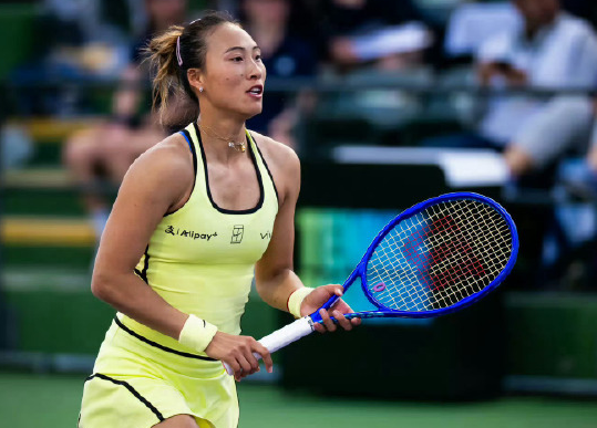 郑钦文比赛因雨推迟至明日，王欣瑜将在2号场进行