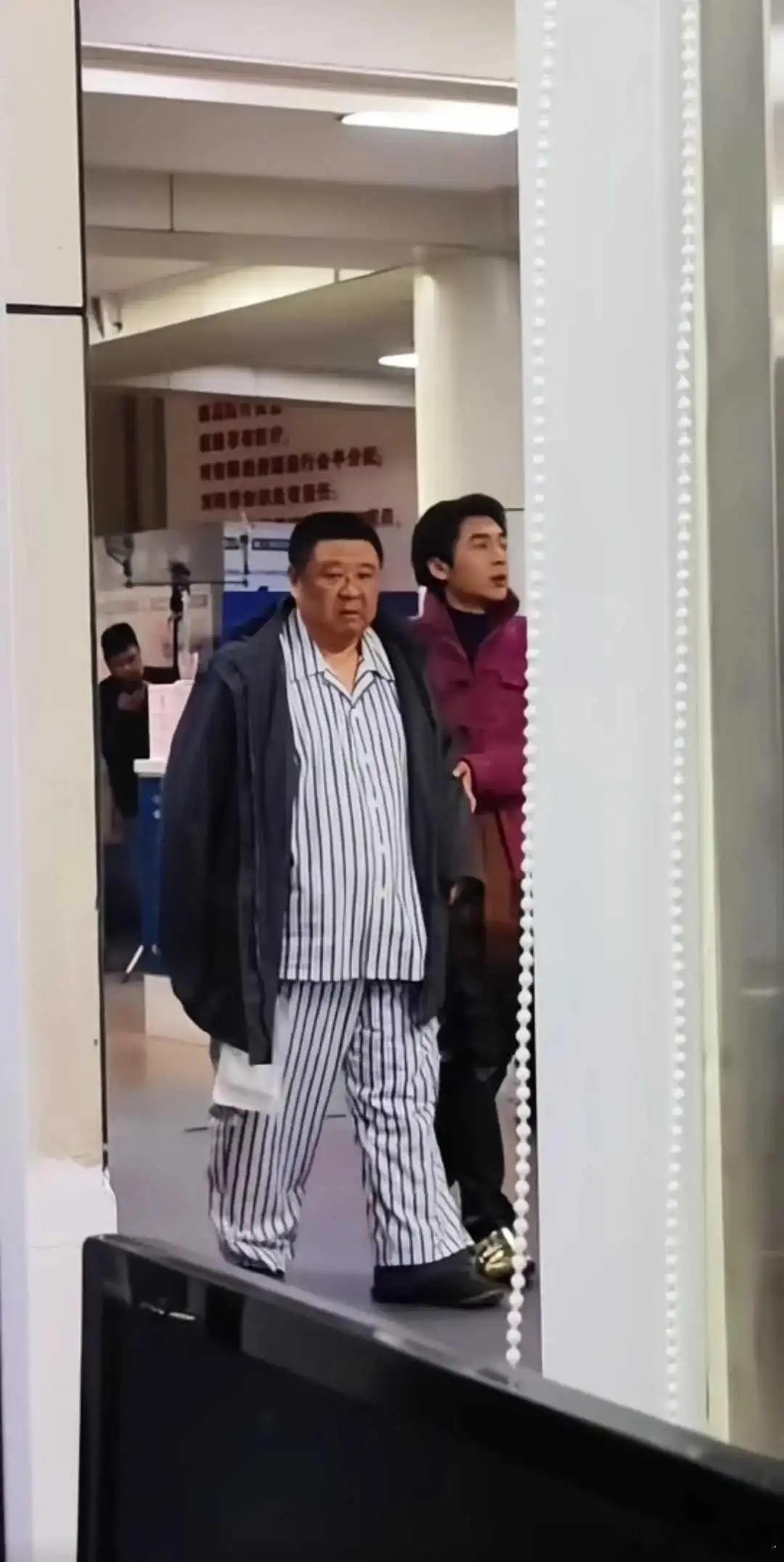 在医院里碰到的，好面熟啊 