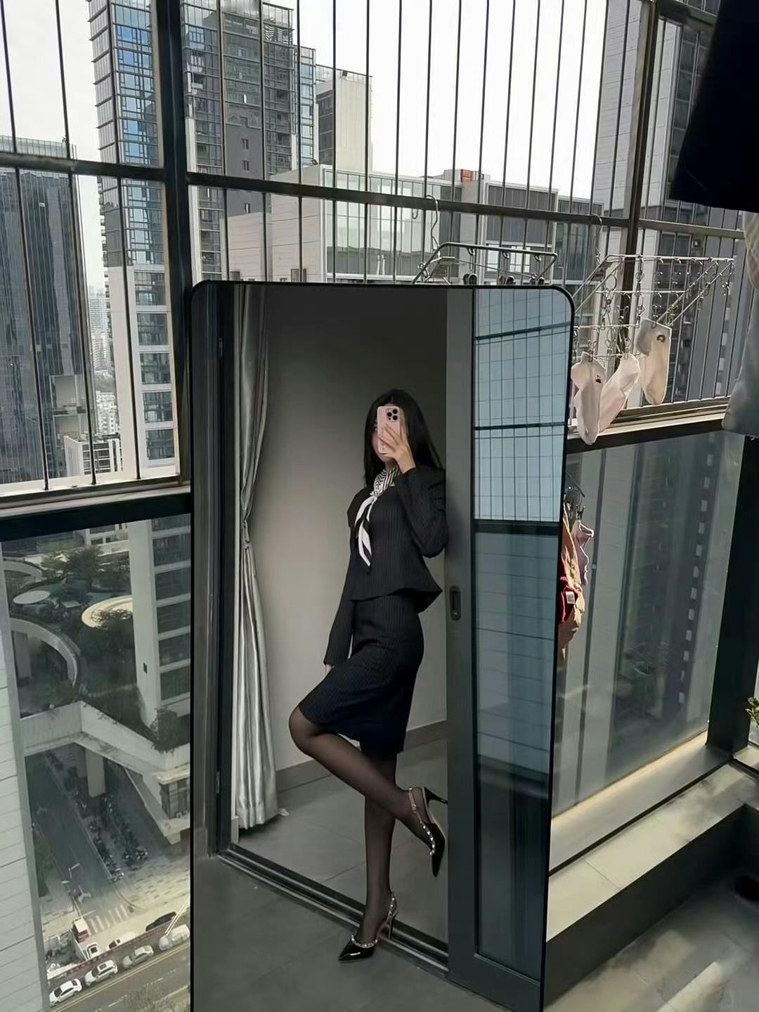 其实不必为我们回头，你只管做自己那颗最亮的星星就好，我只是个心甘情愿的追光者✨ 